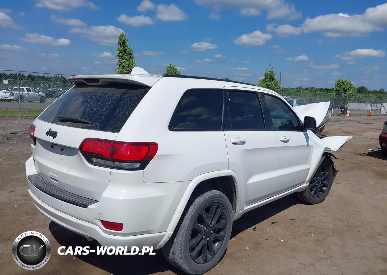 2018 Jeep Grand Cherokee Altitude 4X4 VIN:1C4RJFAG0JC356838 - 4
