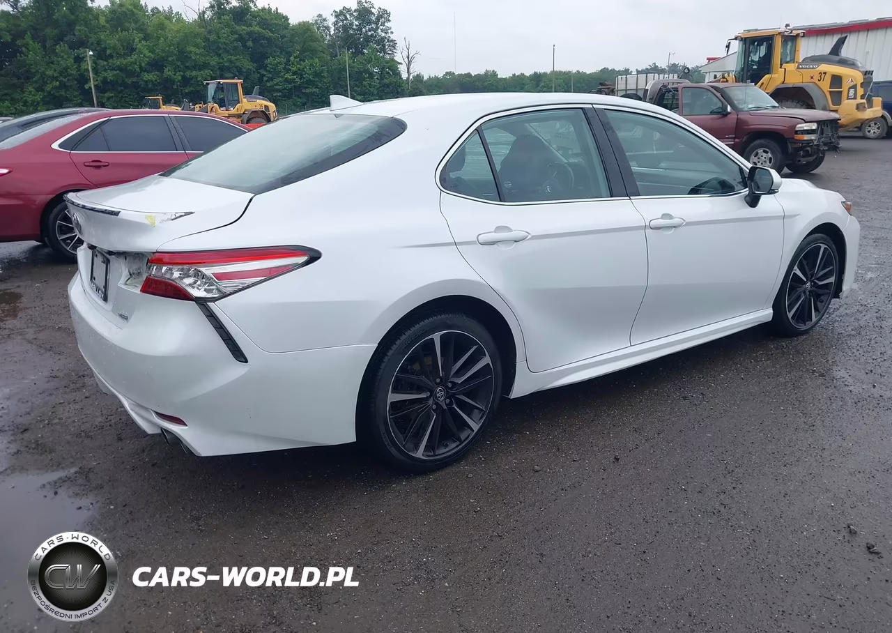 2019 Toyota Camry Xse VIN:4T1B61HK2KU826925 - 4