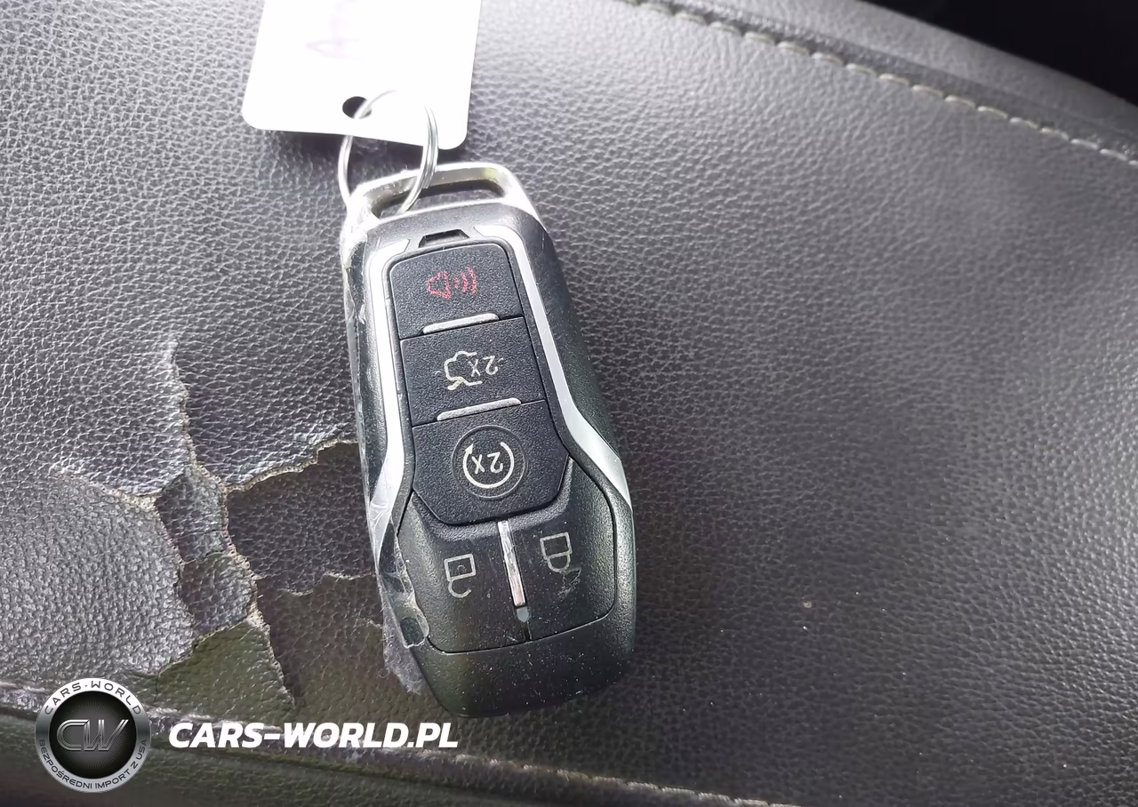 2016 Ford Fusion Titanium VIN:3FA6P0K90GR122567 - 11
