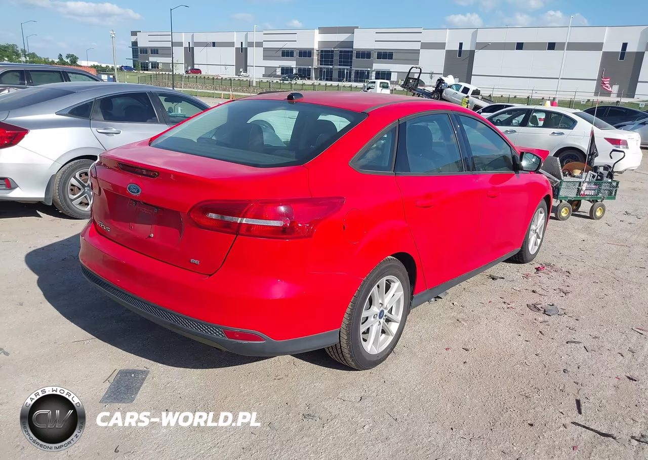 2017 Ford Focus Se VIN:1FADP3F25HL346536 - 4