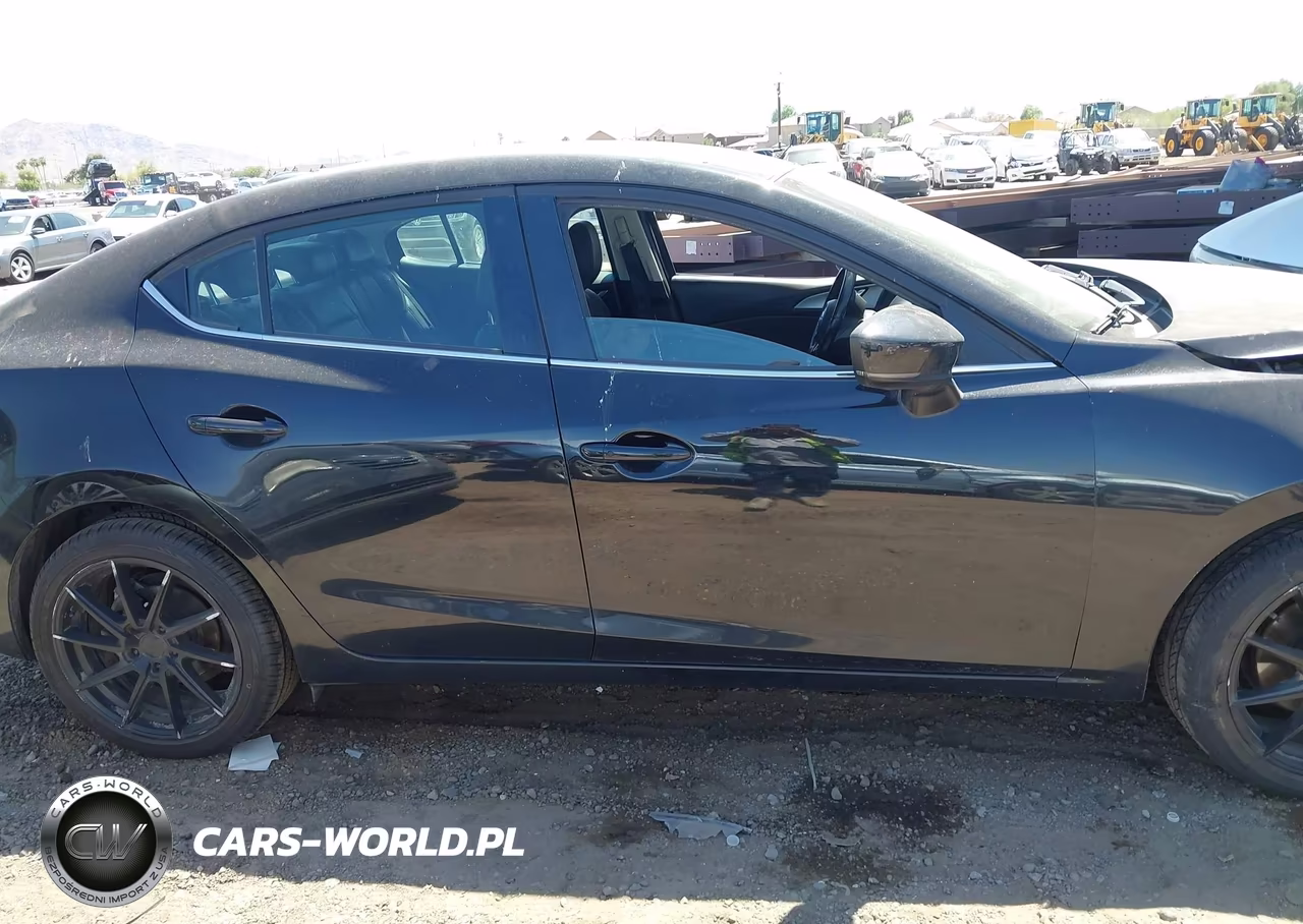 2018 Mazda Mazda3 Touring VIN:3MZBN1V3XJM201421 - 13