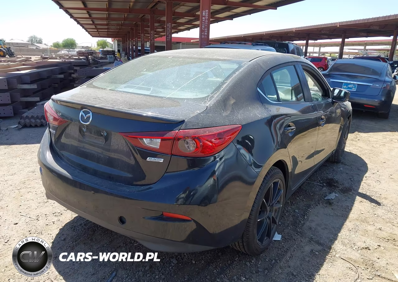 2018 Mazda Mazda3 Touring VIN:3MZBN1V3XJM201421 - 4