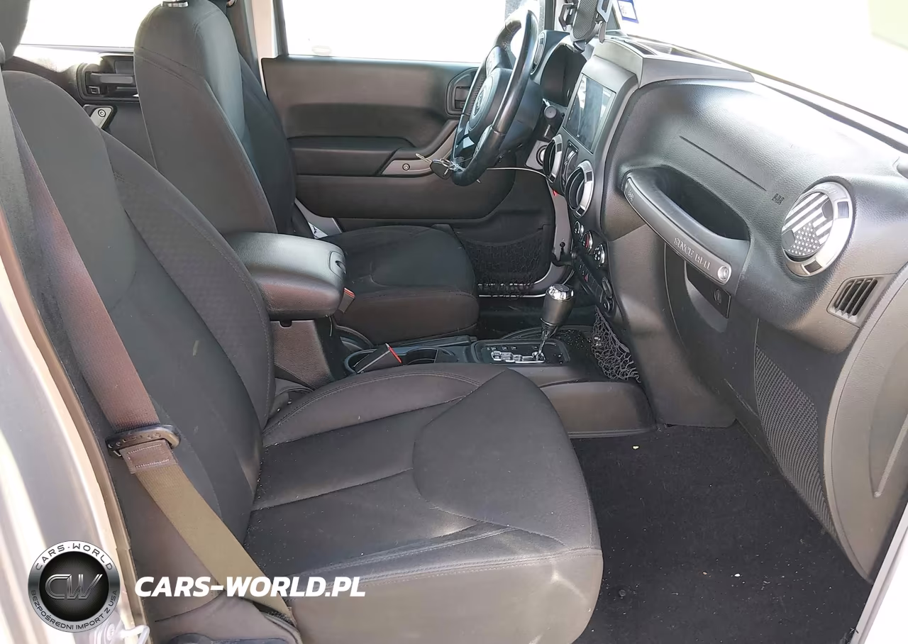 2016 Jeep Wrangler Unlimited Sport VIN:1C4BJWDG3GL178865 - 5
