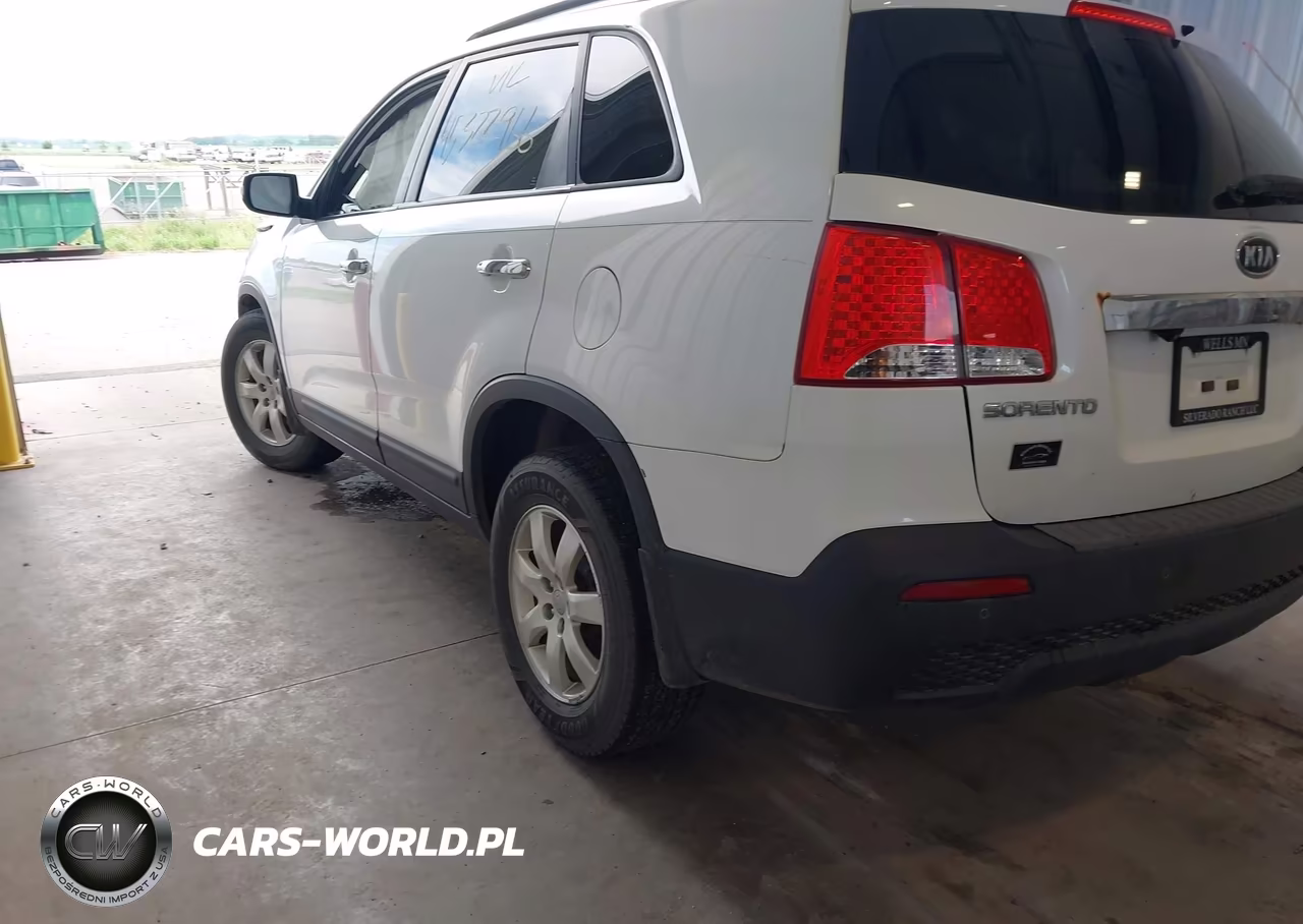 2013 Kia Sorento Lx VIN:5XYKT3A69DG416052 - 3