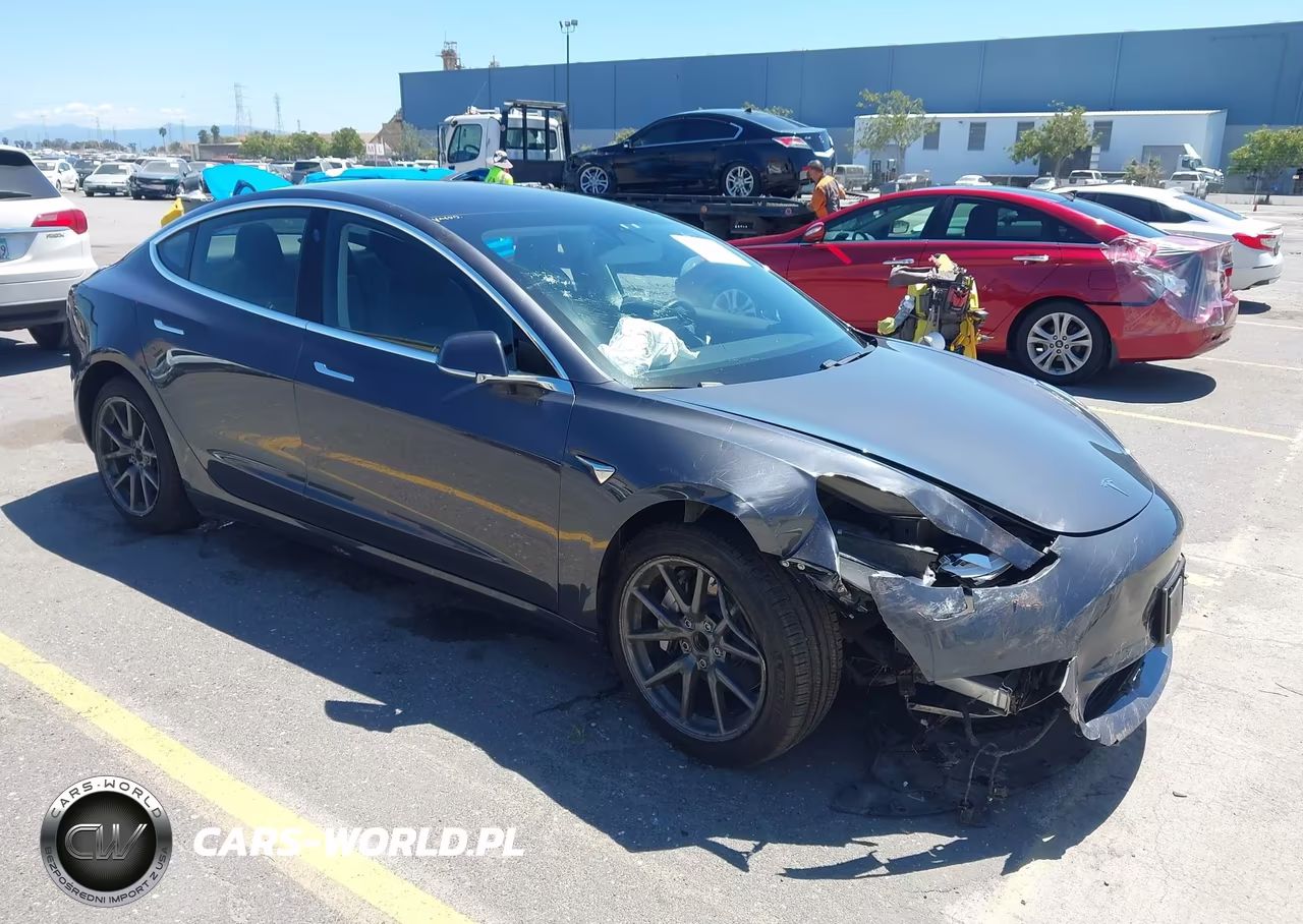 2018 Tesla Model 3 Long Range-Mid Range – zdjęcie 1 z 17