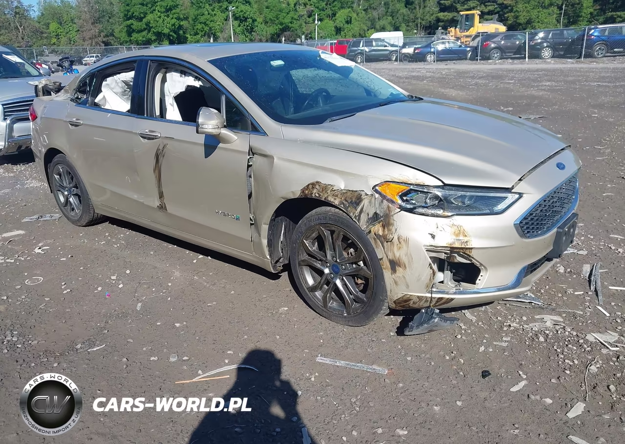2019 Ford Fusion Hybrid Titanium – zdjęcie 1 z 16