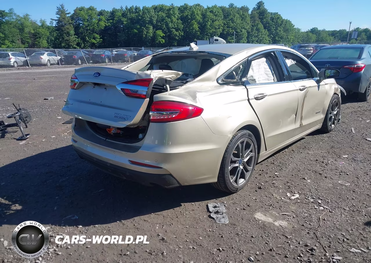 2019 Ford Fusion Hybrid Titanium VIN:3FA6P0RU0KR227726 - 4