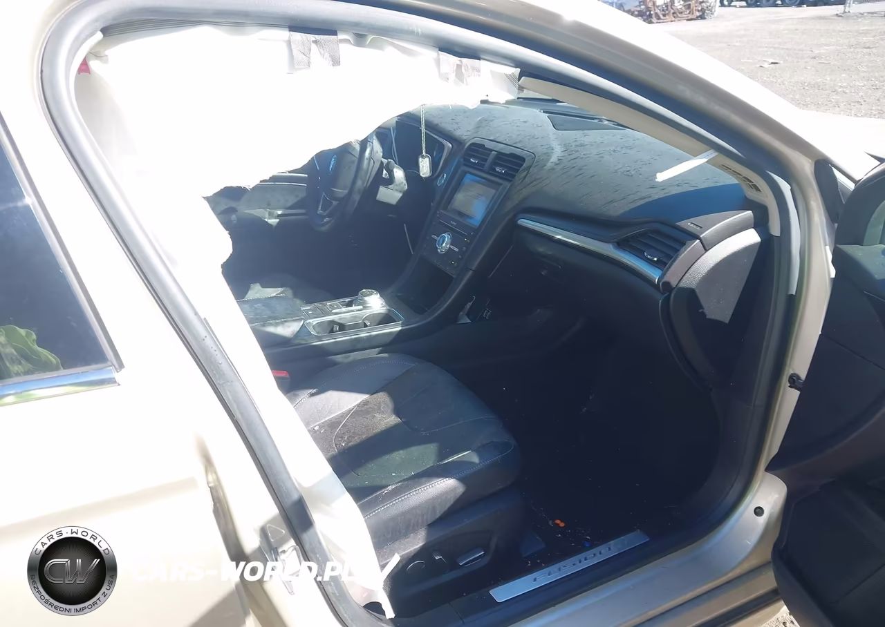 2019 Ford Fusion Hybrid Titanium VIN:3FA6P0RU0KR227726 - 5