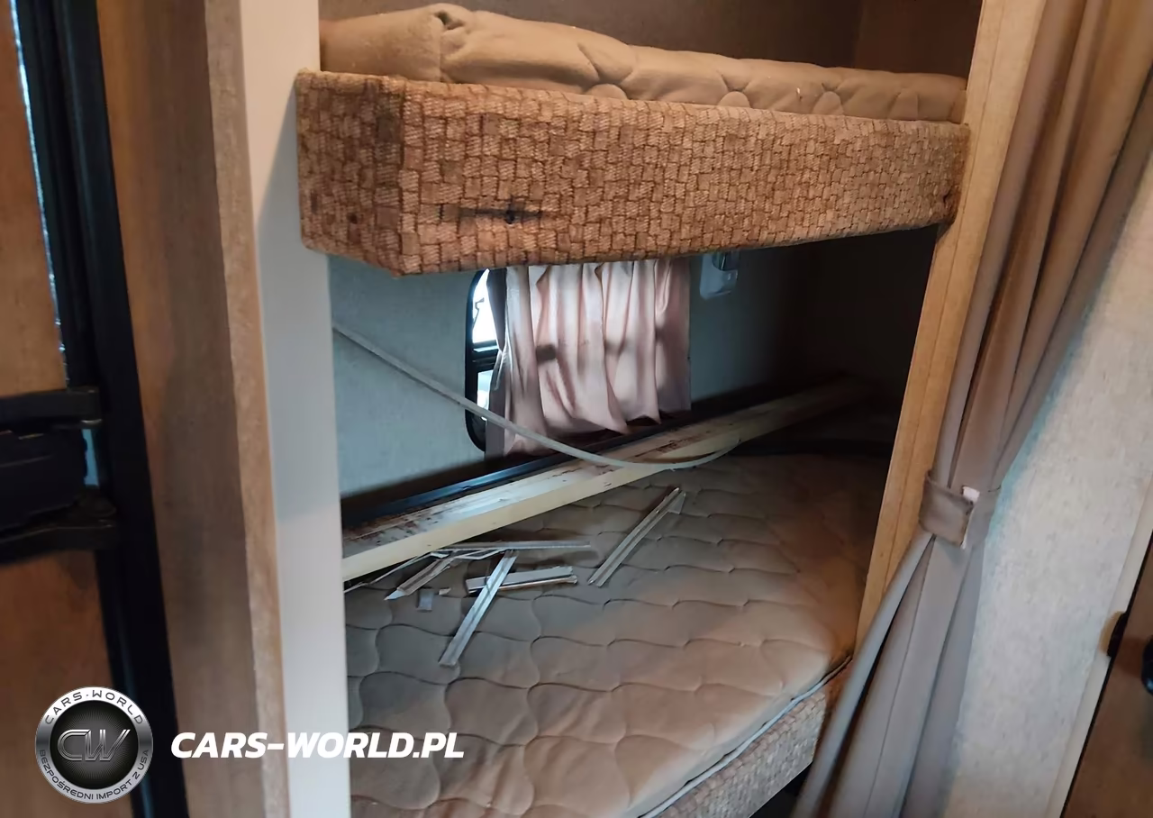 2015 Coachmen Catali VIN:5ZT2CASB9FA019524 - 17
