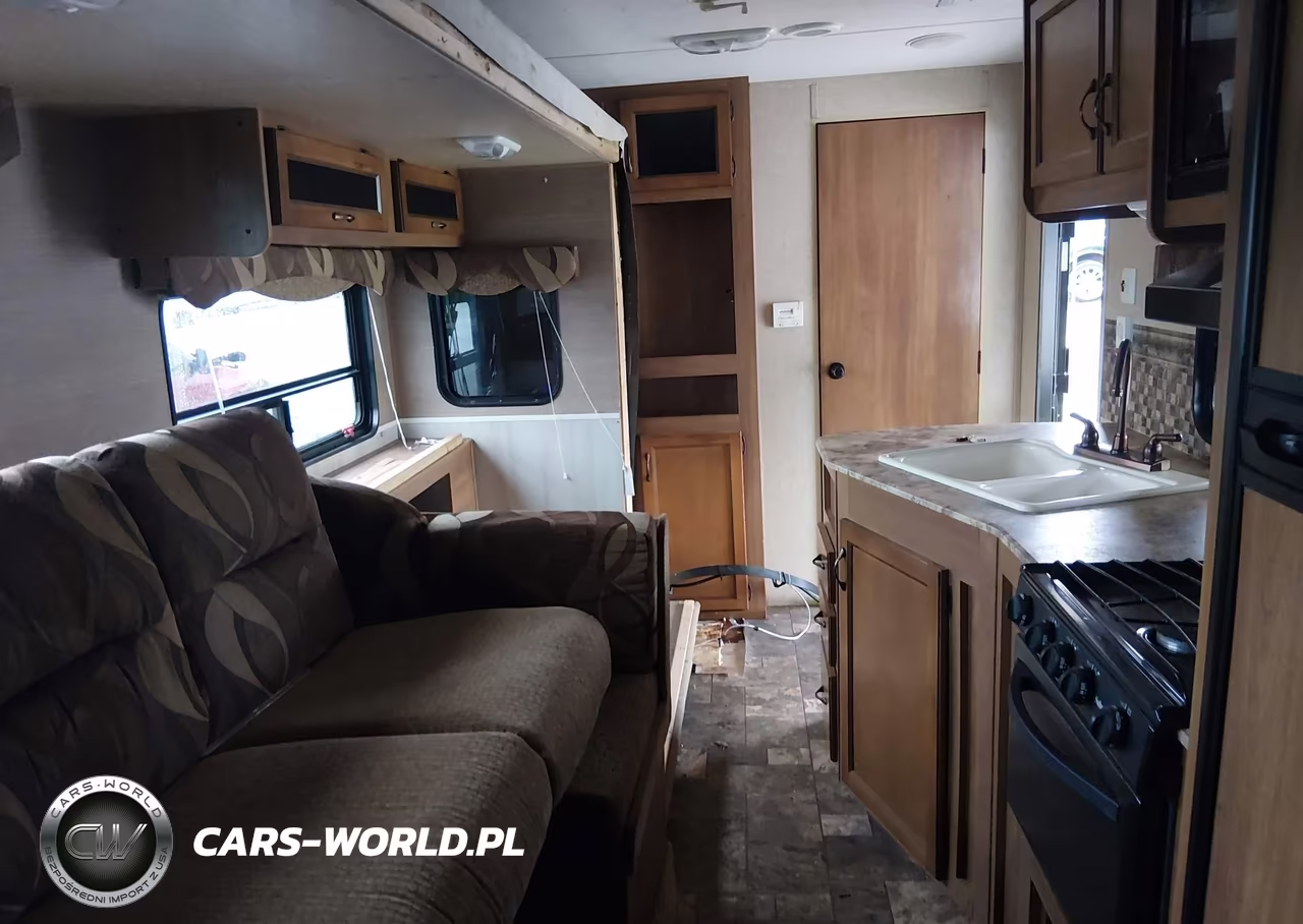 2015 Coachmen Catali VIN:5ZT2CASB9FA019524 - 5