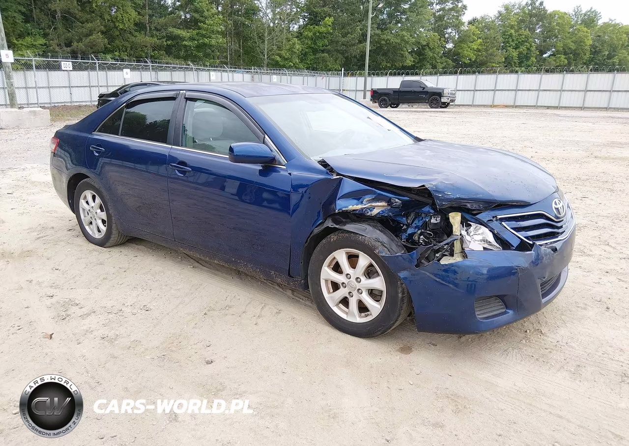 2011 Toyota Camry Le – zdjęcie 1 z 12