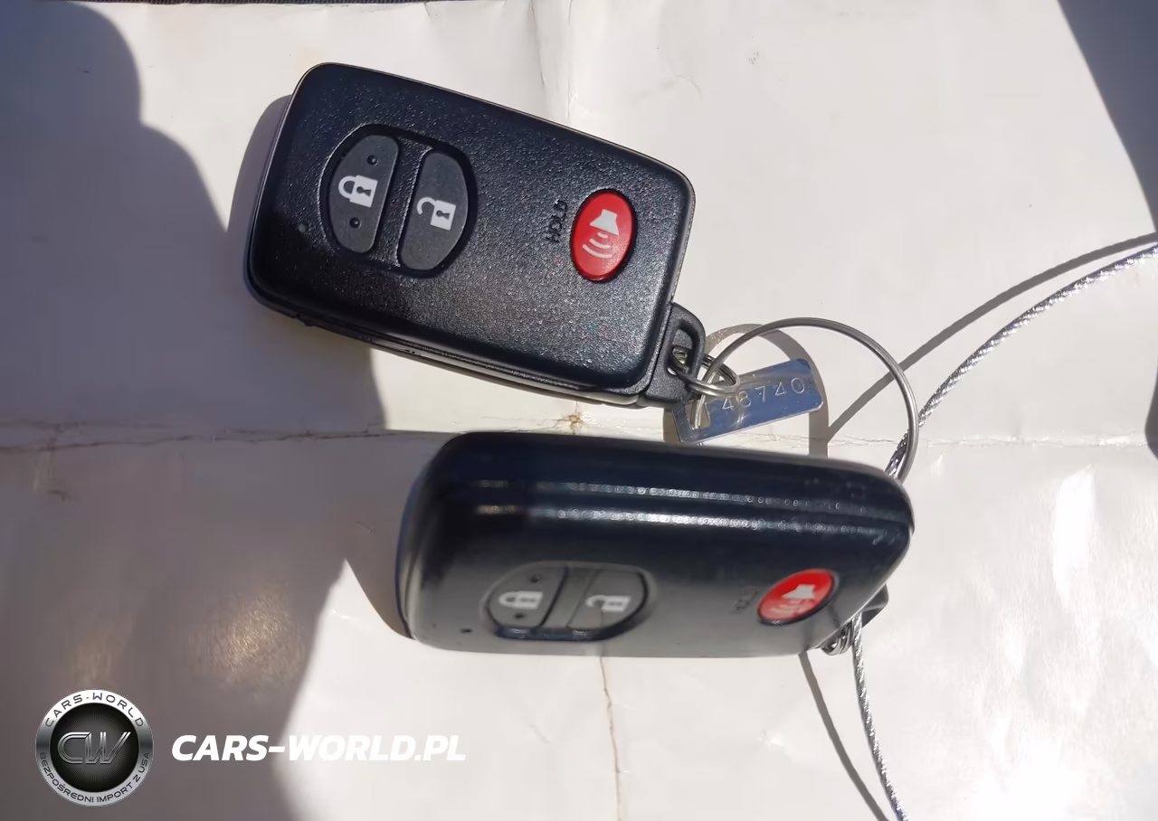 2015 Toyota Prius Two VIN:JTDKN3DU3F0438092 - 11