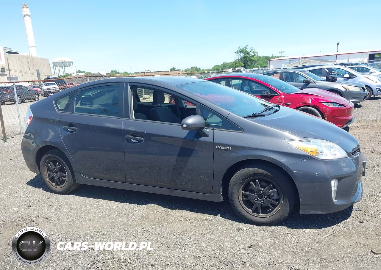 2015 Toyota Prius Two VIN:JTDKN3DU3F0438092 - 13
