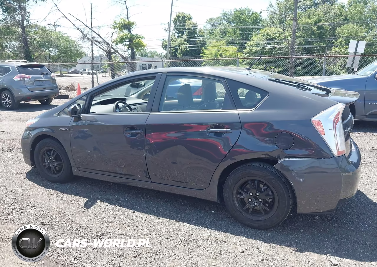2015 Toyota Prius Two VIN:JTDKN3DU3F0438092 - 14