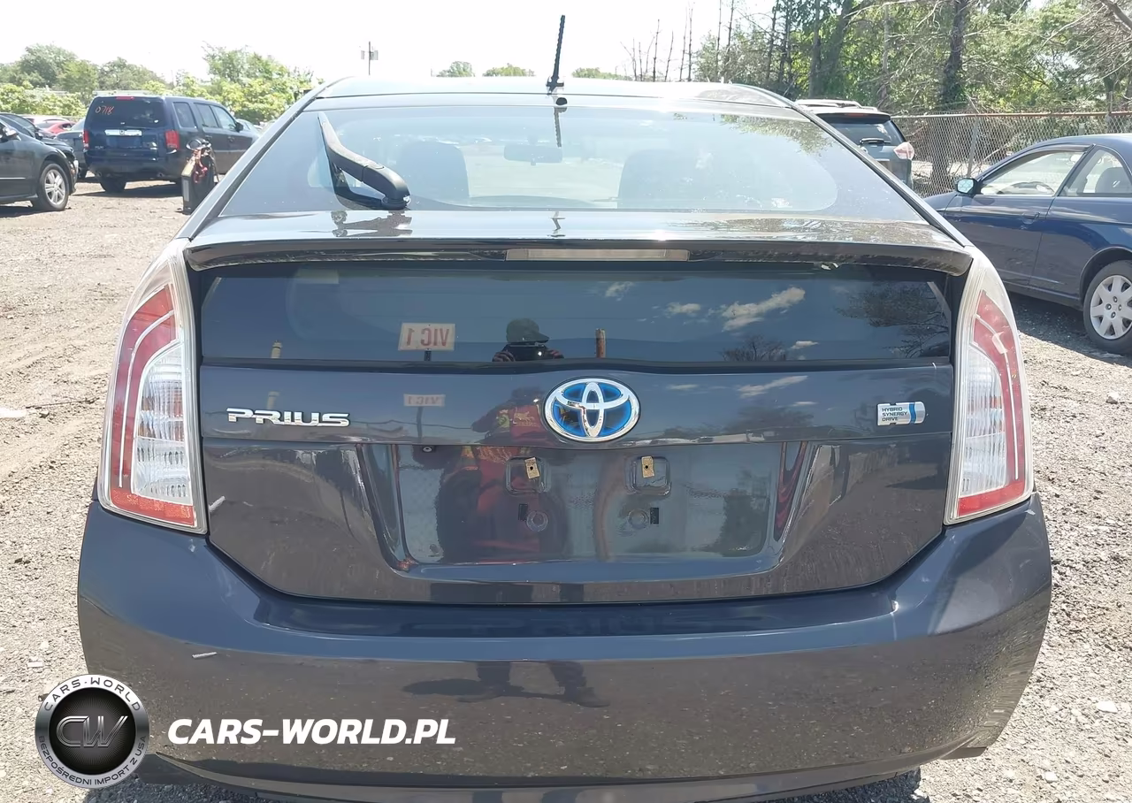 2015 Toyota Prius Two VIN:JTDKN3DU3F0438092 - 16