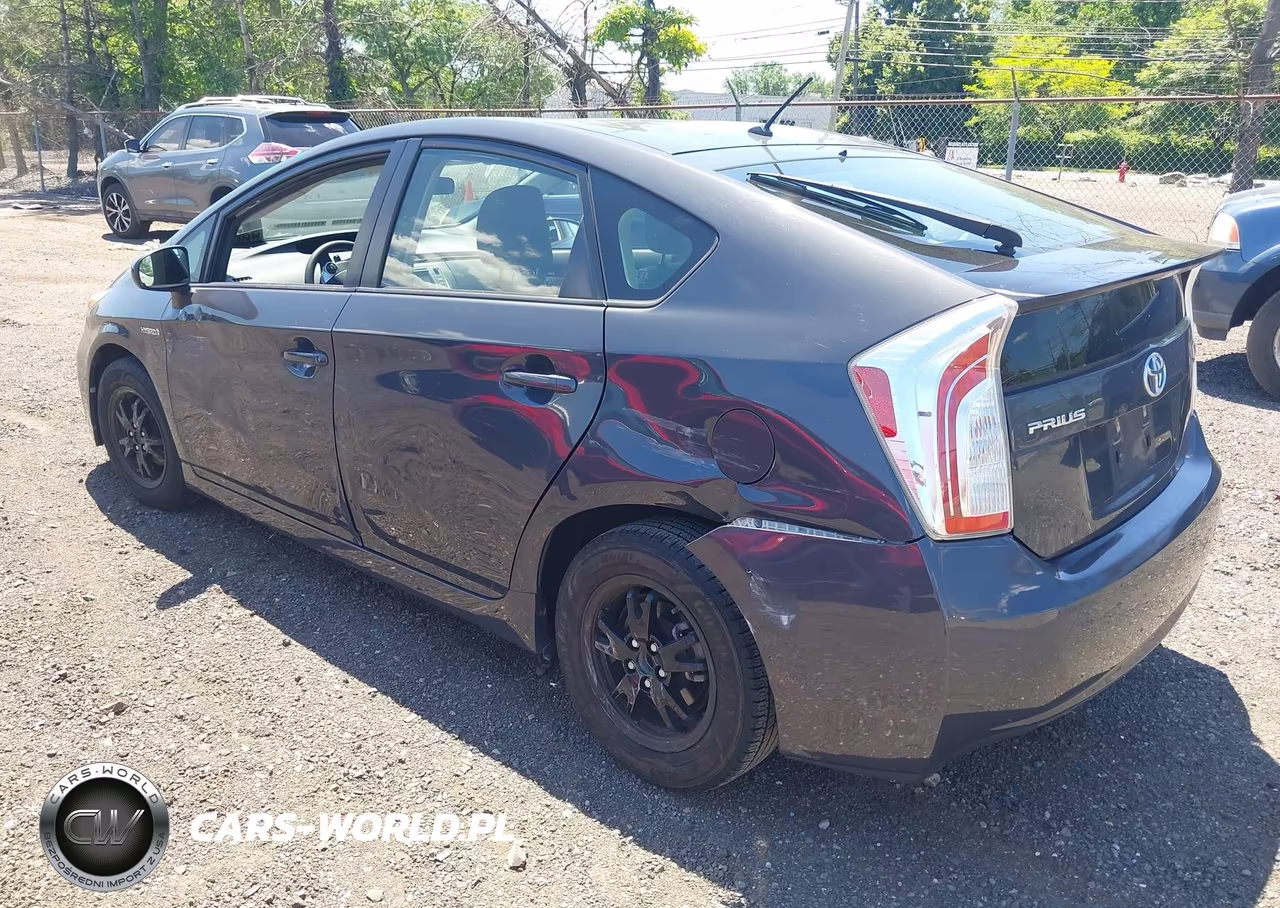 2015 Toyota Prius Two VIN:JTDKN3DU3F0438092 - 3