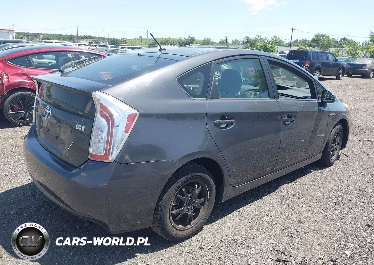2015 Toyota Prius Two VIN:JTDKN3DU3F0438092 - 4