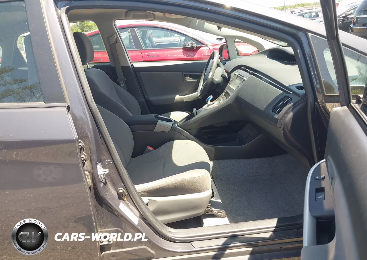 2015 Toyota Prius Two VIN:JTDKN3DU3F0438092 - 5