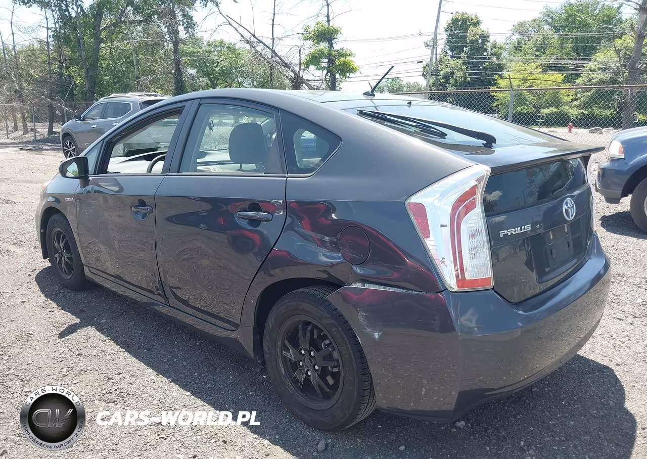 2015 Toyota Prius Two VIN:JTDKN3DU3F0438092 - 6