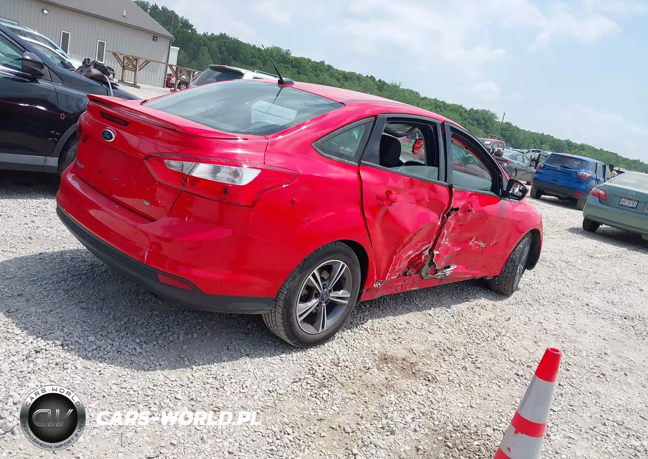 2014 Ford Focus Se VIN:1FADP3F23EL410682 - 4