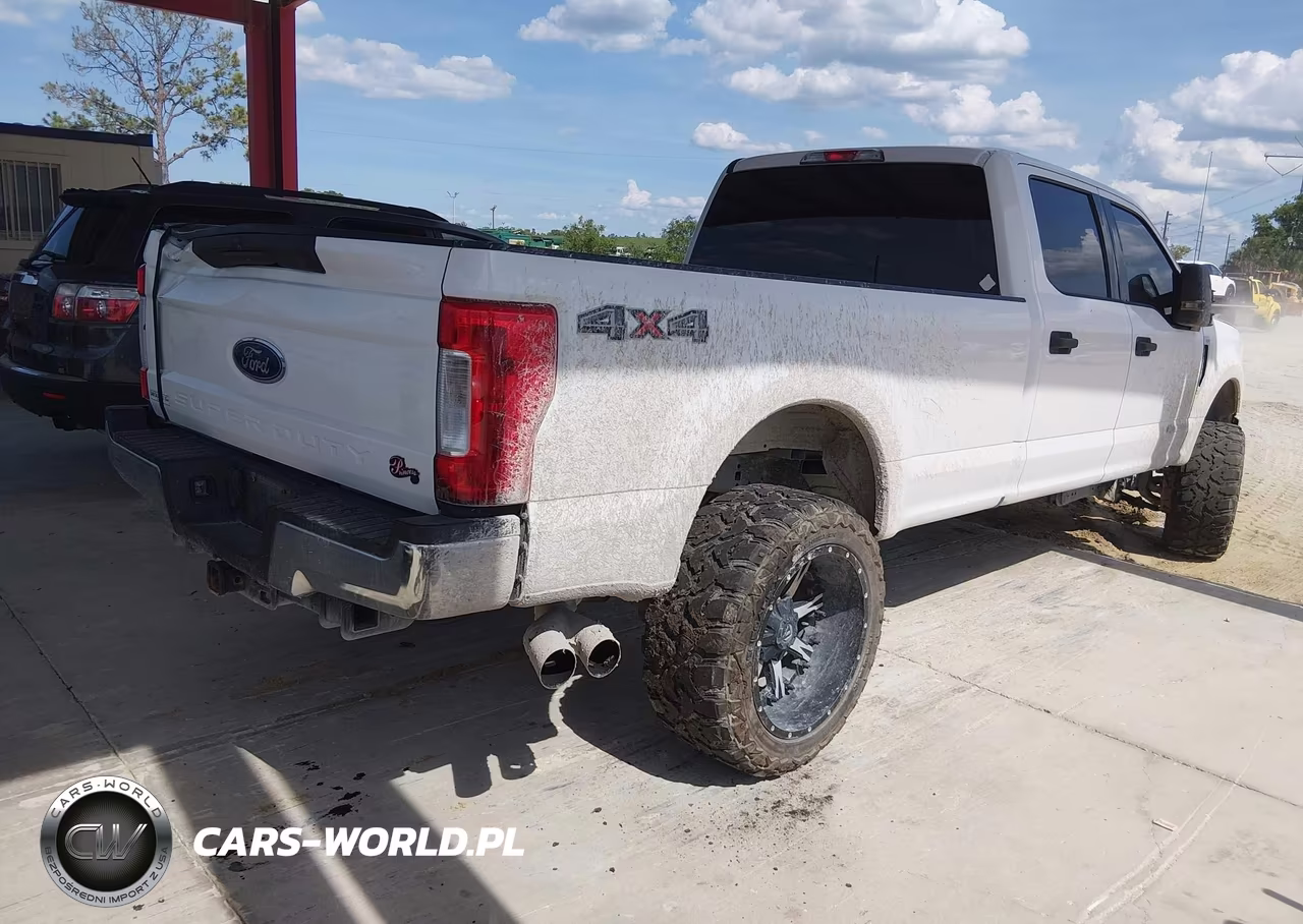 2017 Ford F-250 Xlt VIN:1FT7W2BT9HEF18848 - 4