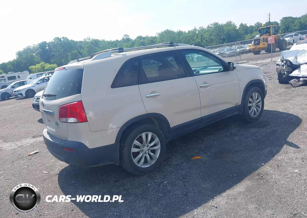 2011 Kia Sorento Lx V6 VIN:5XYKTDA25BG142655 - 4