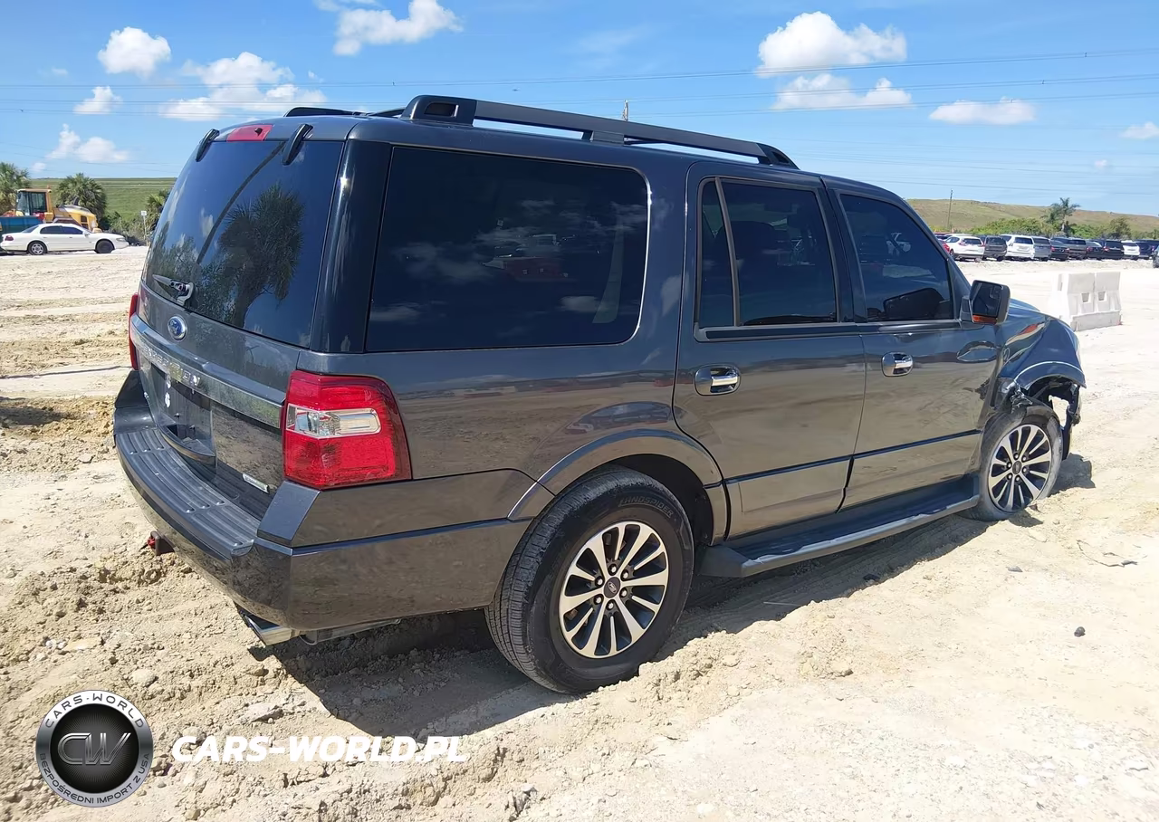 2015 Ford Expedition Xlt VIN:1FMJU1HT0FEF00244 - 4