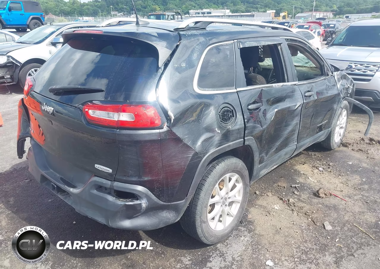 2015 Jeep Cherokee Latitude VIN:1C4PJMCBXFW789070 - 4