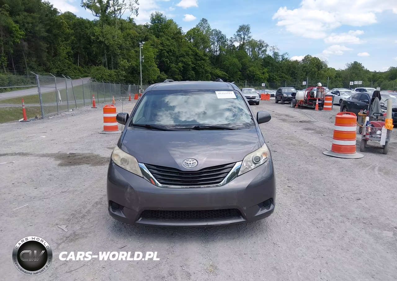 2011 Toyota Sienna Le VIN:5TDJK3DCXBS015223 - 12