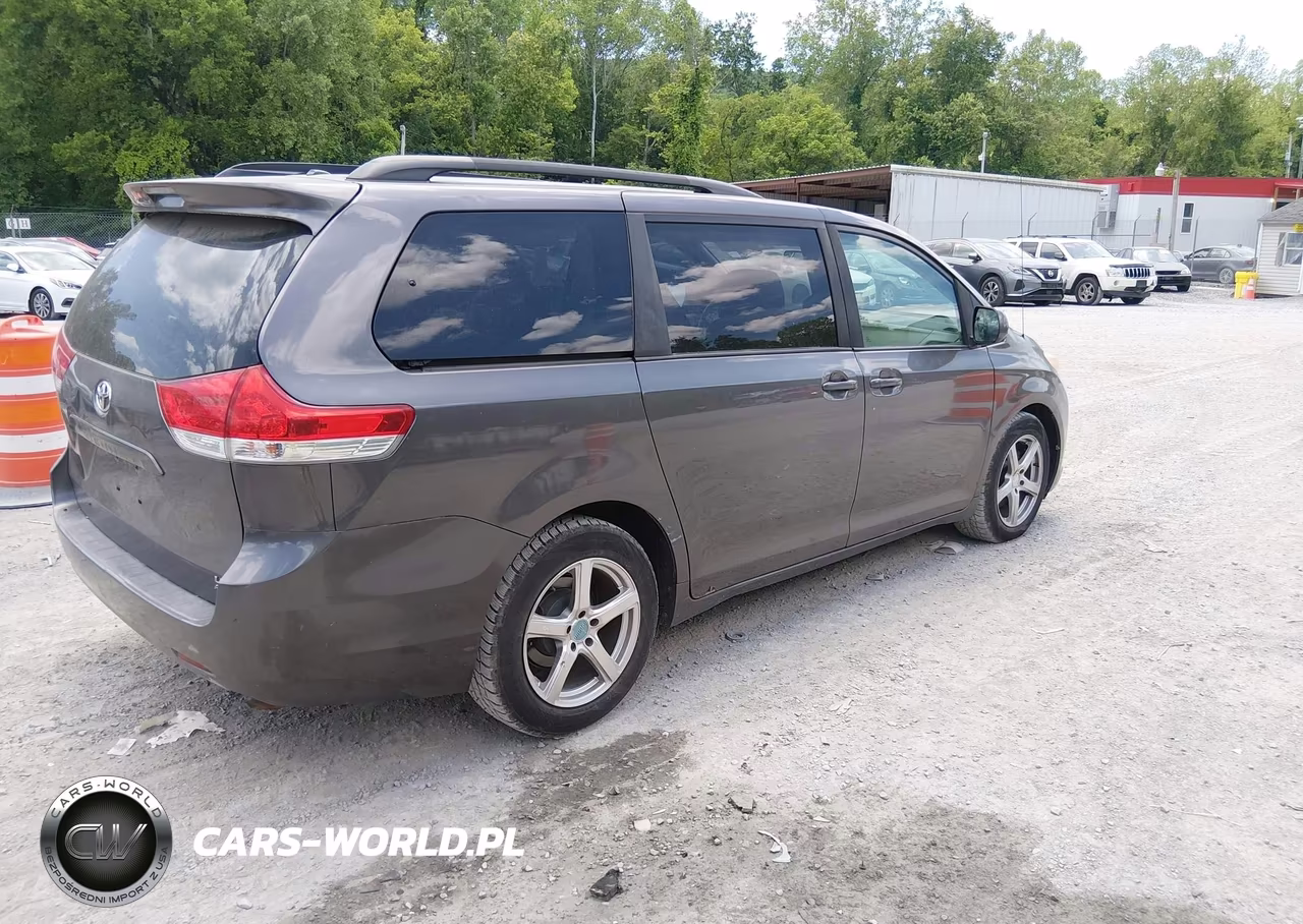 2011 Toyota Sienna Le VIN:5TDJK3DCXBS015223 - 4