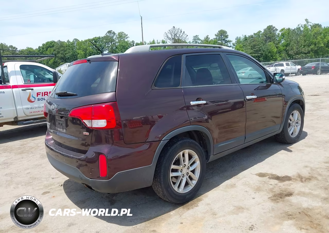 2015 Kia Sorento Lx VIN:5XYKT4A64FG627636 - 4