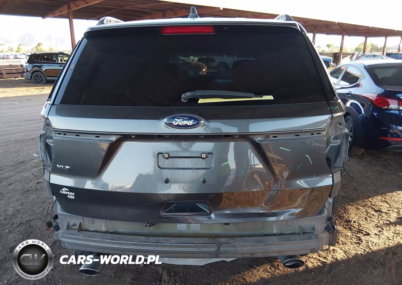 2018 Ford Explorer Xlt VIN:1FM5K7D8XJGB65843 - 17