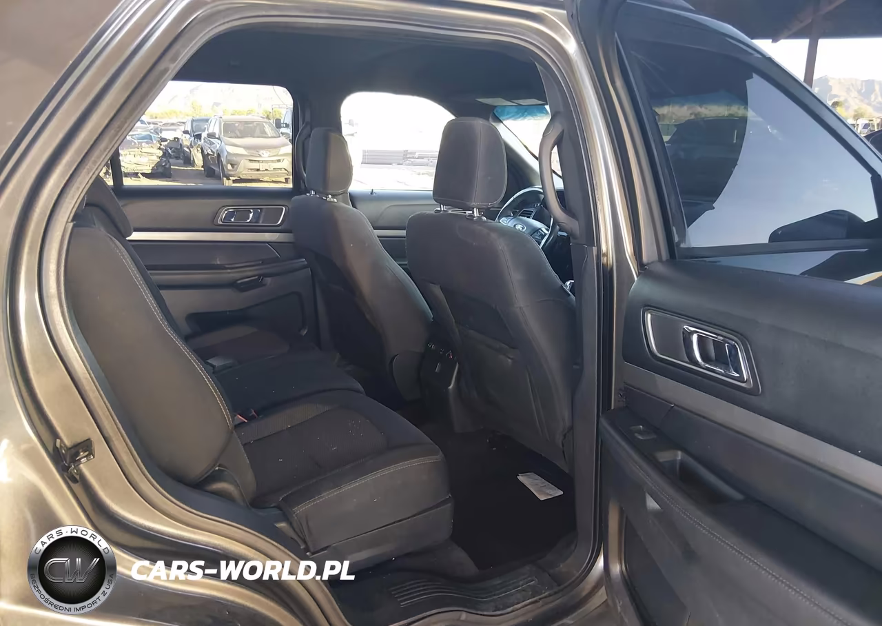 2018 Ford Explorer Xlt VIN:1FM5K7D8XJGB65843 - 8