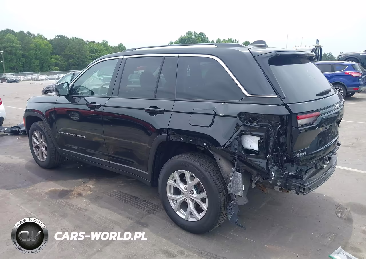 2023 Jeep Grand Cherokee Limited 4X4 VIN:1C4RJHBG6PC528115 - 3