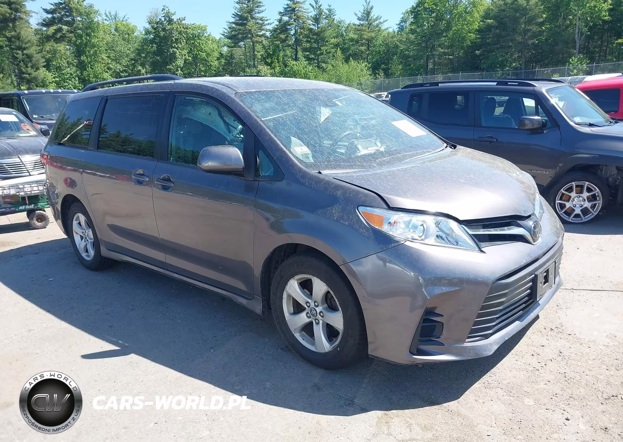 2018 Toyota Sienna Le 8 Passenger