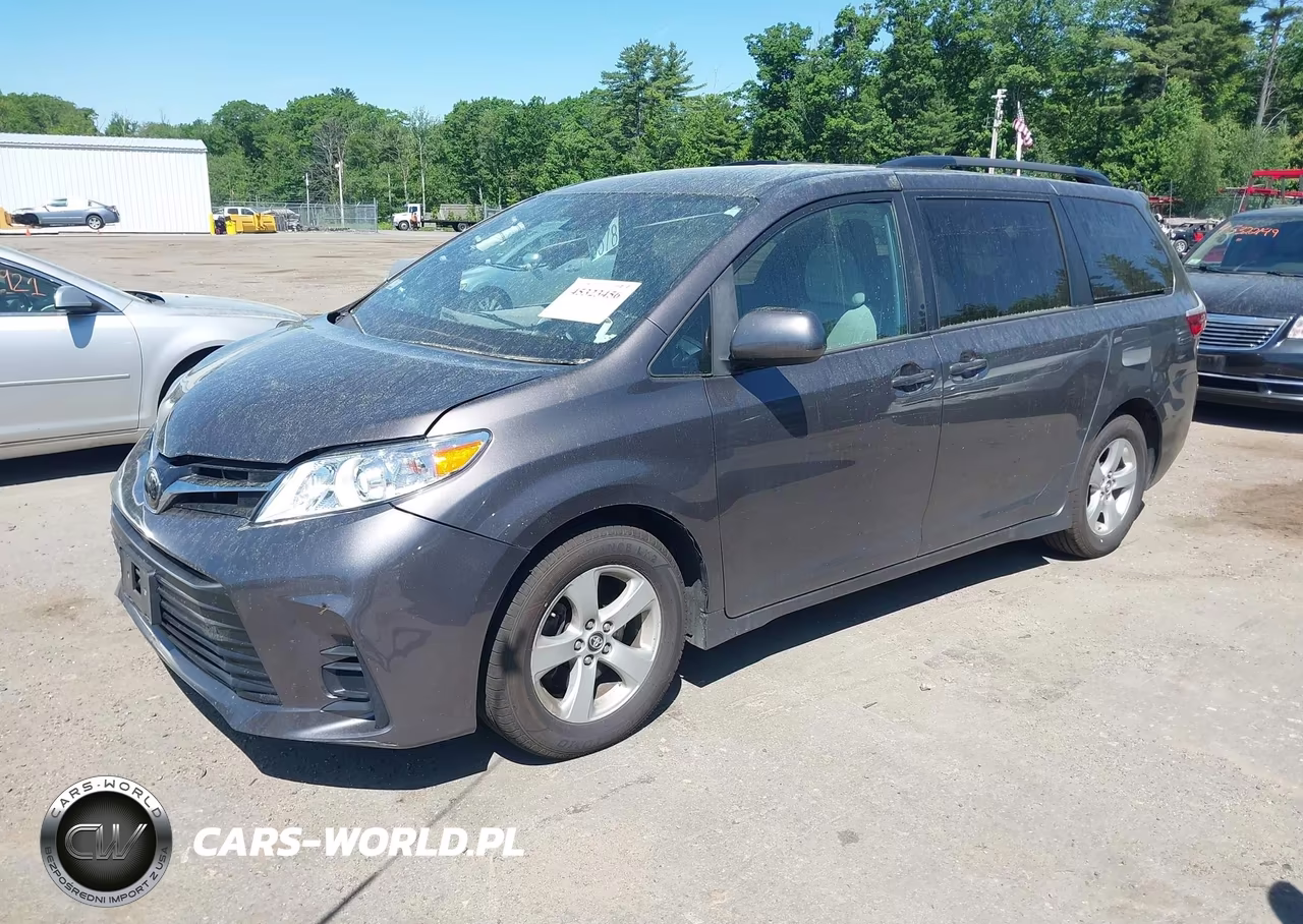 2018 Toyota Sienna Le 8 Passenger VIN:5TDKZ3DC6JS921285 - 2