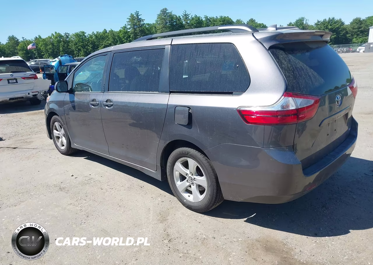 2018 Toyota Sienna Le 8 Passenger VIN:5TDKZ3DC6JS921285 - 3