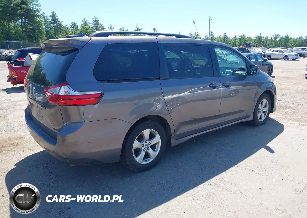 2018 Toyota Sienna Le 8 Passenger VIN:5TDKZ3DC6JS921285 - 4