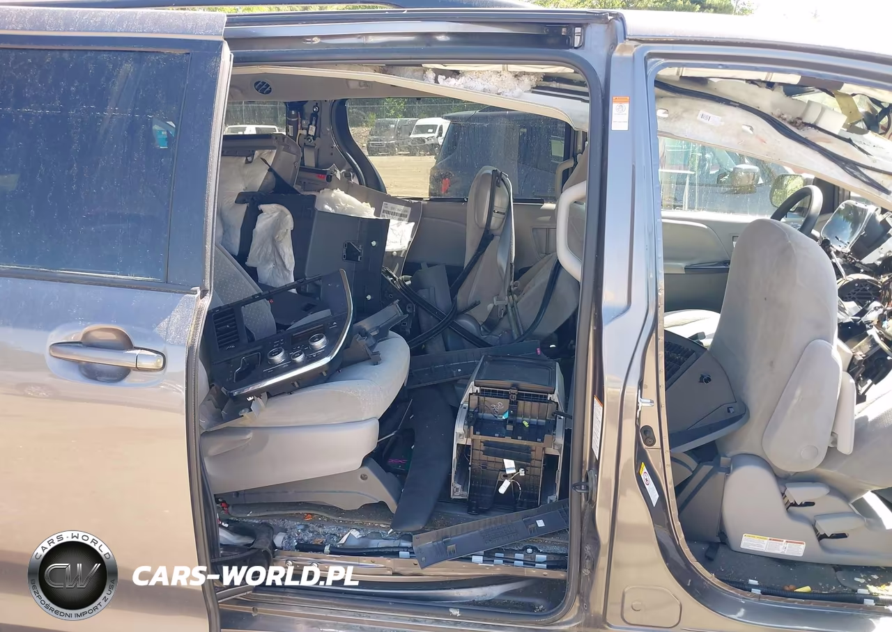 2018 Toyota Sienna Le 8 Passenger VIN:5TDKZ3DC6JS921285 - 8