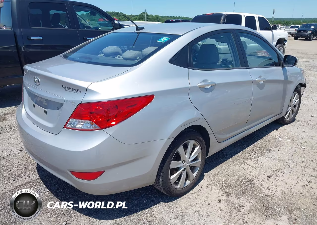 2013 Hyundai Accent Gls VIN:KMHCU4AE0DU298109 - 4