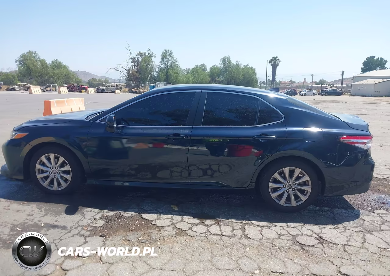 2019 Toyota Camry Le VIN:4T1B11HK4KU755127 - 14