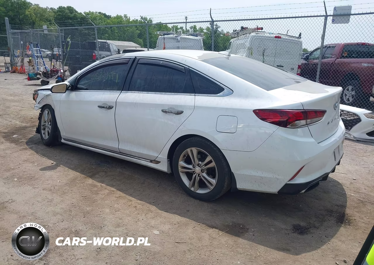2018 Hyundai Sonata Sport VIN:5NPE34AF3JH682433 - 3