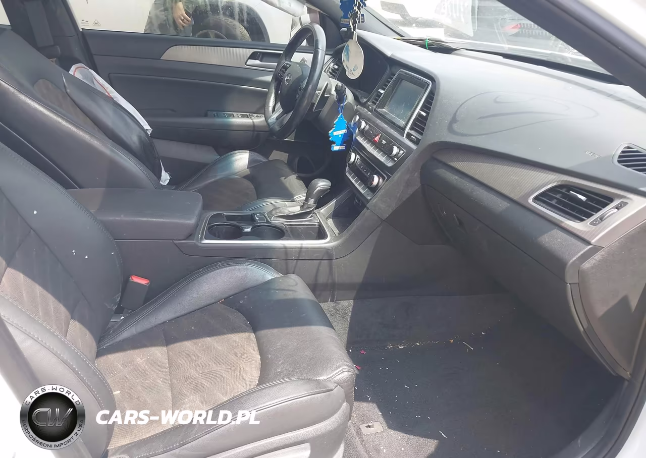 2018 Hyundai Sonata Sport VIN:5NPE34AF3JH682433 - 5