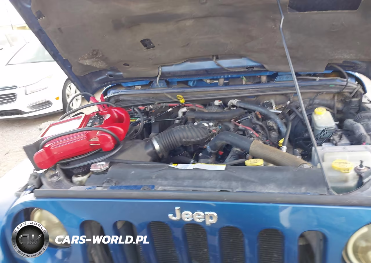 2010 Jeep Wrangler Unlimited Sahara VIN:1J4BA5H15AL185060 - 10