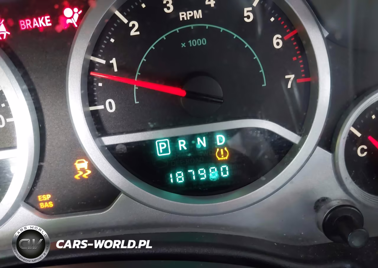 2010 Jeep Wrangler Unlimited Sahara VIN:1J4BA5H15AL185060 - 15