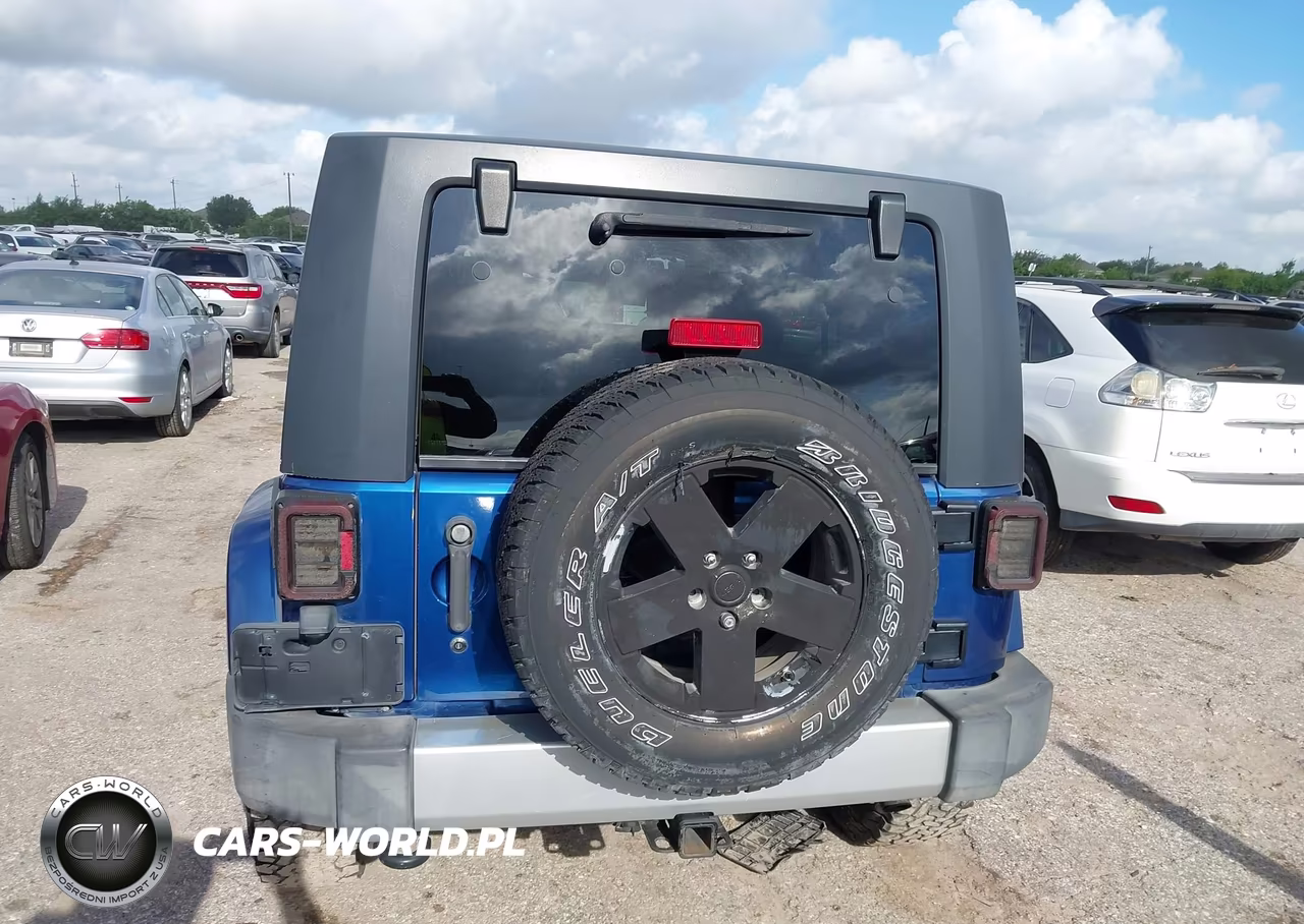 2010 Jeep Wrangler Unlimited Sahara VIN:1J4BA5H15AL185060 - 16