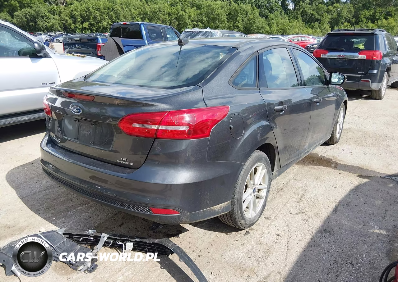 2016 Ford Focus Se VIN:1FADP3F24GL301408 - 4