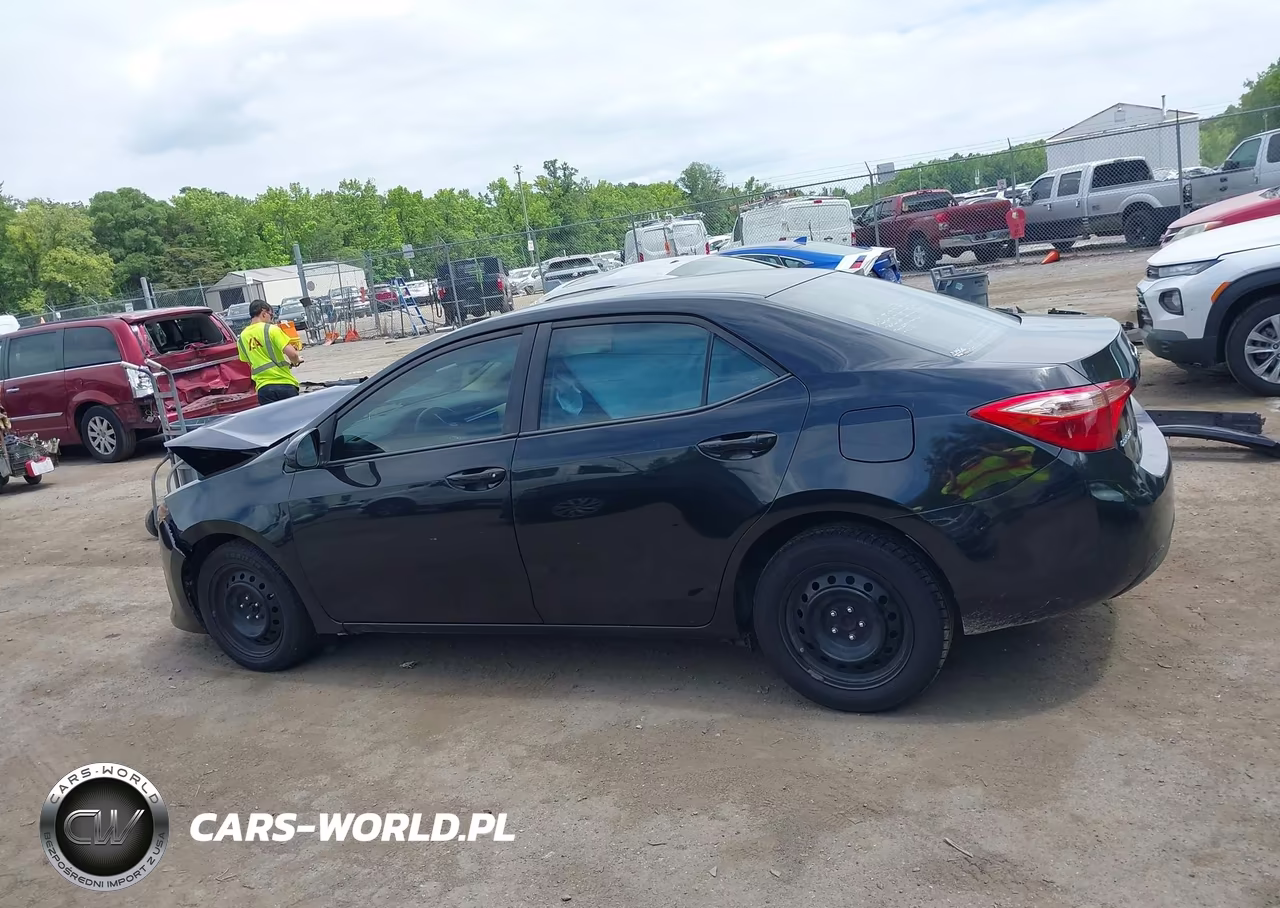 2018 Toyota Corolla Le VIN:5YFBURHE8JP777454 - 15