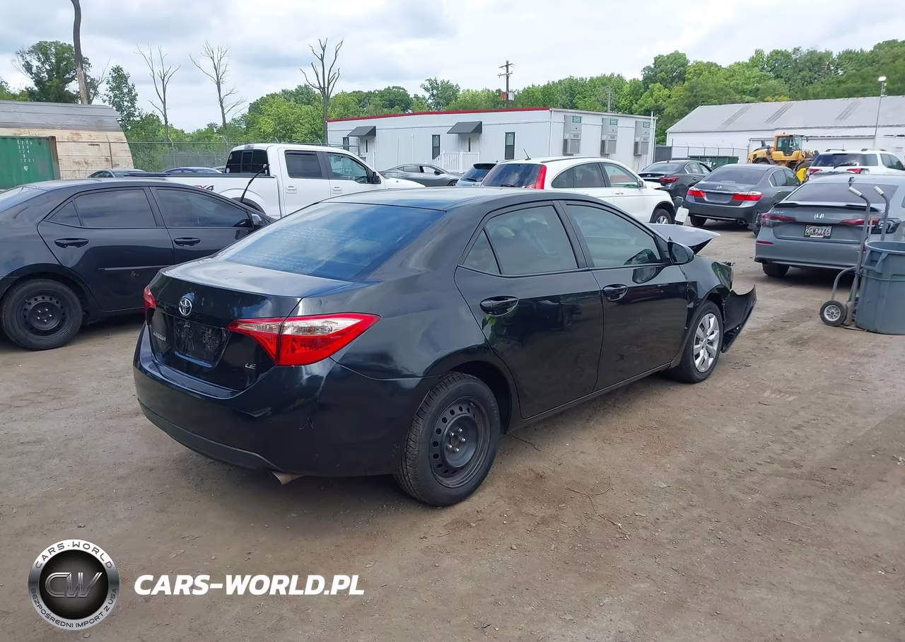 2018 Toyota Corolla Le VIN:5YFBURHE8JP777454 - 4