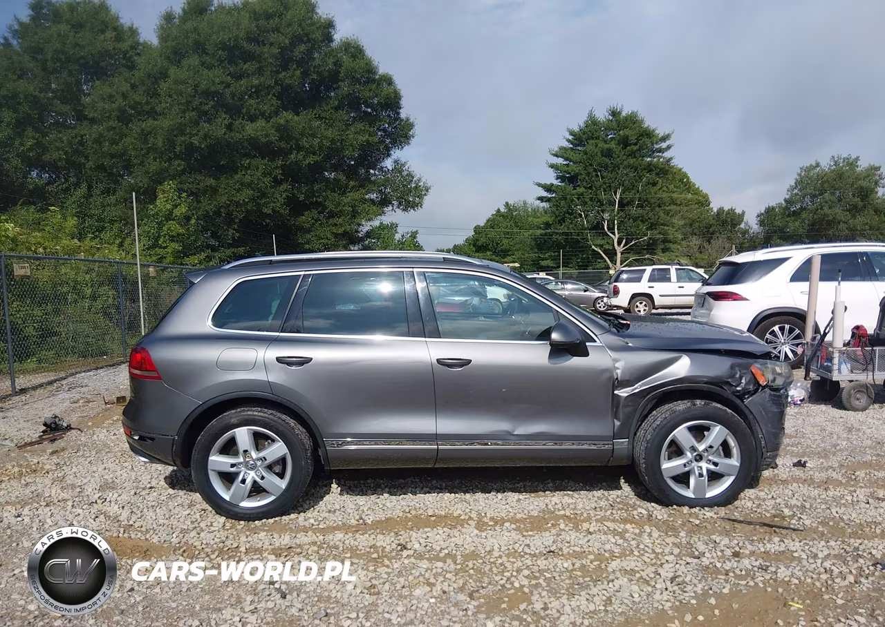 2013 Volkswagen Touareg Tdi Lux VIN:WVGEP9BP0DD006651 - 13